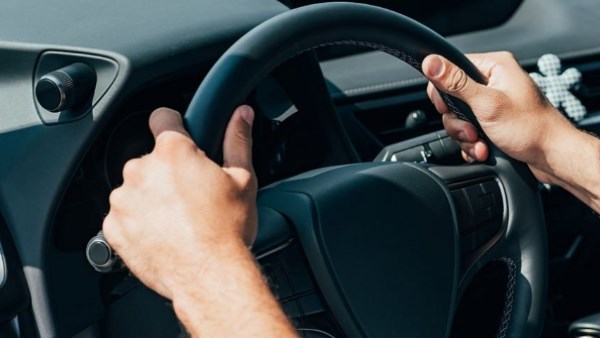 أسباب اهتزاز السيارة عند السرعة وطرق حلها