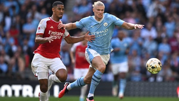 أسبوع حاسم في الدوري الإنجليزي يبدأ السبت ويتوج الأحد