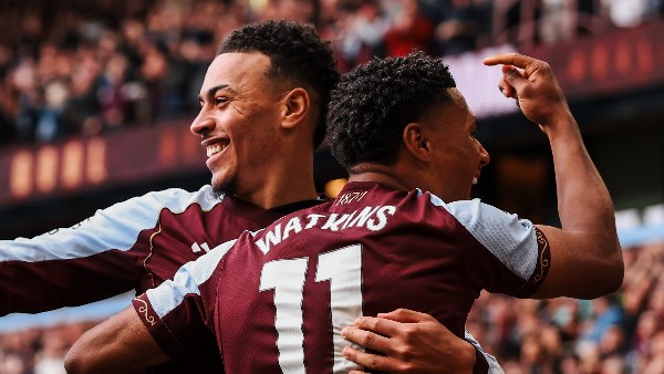 أستون فيلا يحقق فوزاً مثيراً على سندرلاند بأربعة أهداف في الدوري الإنجليزي