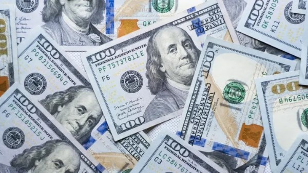 أسعار الدولار في 14 بنكاً بعد الارتفاع الأخير