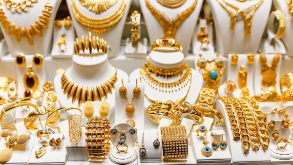 أسعار الذهب تتذبذب اليوم الأحد في مصر