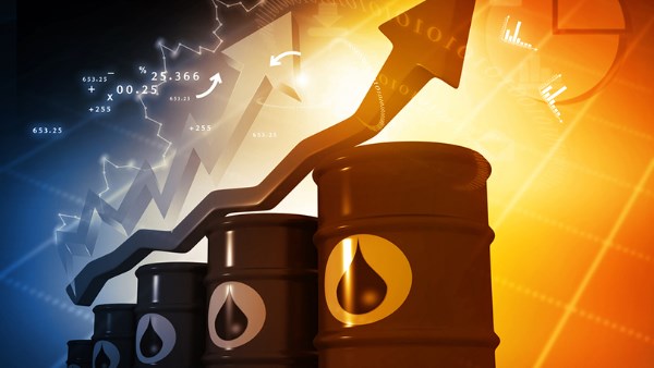 أسعار النفط ترتفع مجددًا وسط توترات في مضيق هرمز