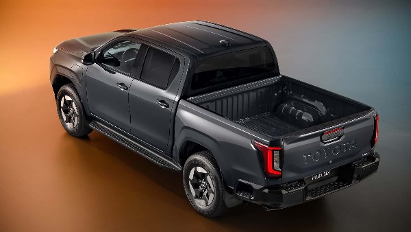 أسعار ومواصفات تويوتا هايلكس 2026 في السعودية بتصميم بيك أب