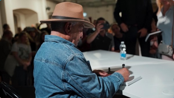 ألف إيطالي يوقعون على وثيقة لاسترداد نفرتيتي في حدث تاريخي