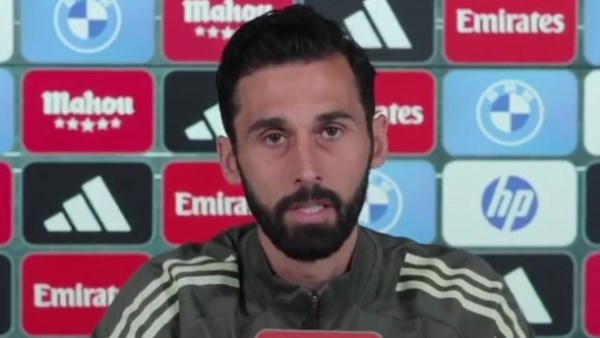 ألفارو أربيلوا يواجه تحديات للاستمرار مع ريال مدريد