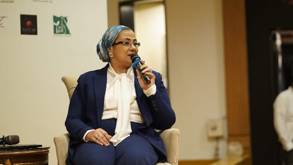 أمل عمار تكشف عن مسيرتها في كتاب “امرأة من صعيد مصر”