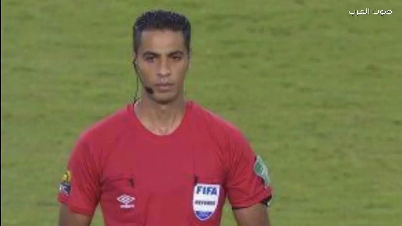 أمين عمر يقود مباراة بيراميدز وإنبي في حسم الدوري