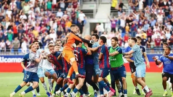 إيقاف حارس سرقسطة 13 مباراة بسبب اعتداء في مباراة هويسكا