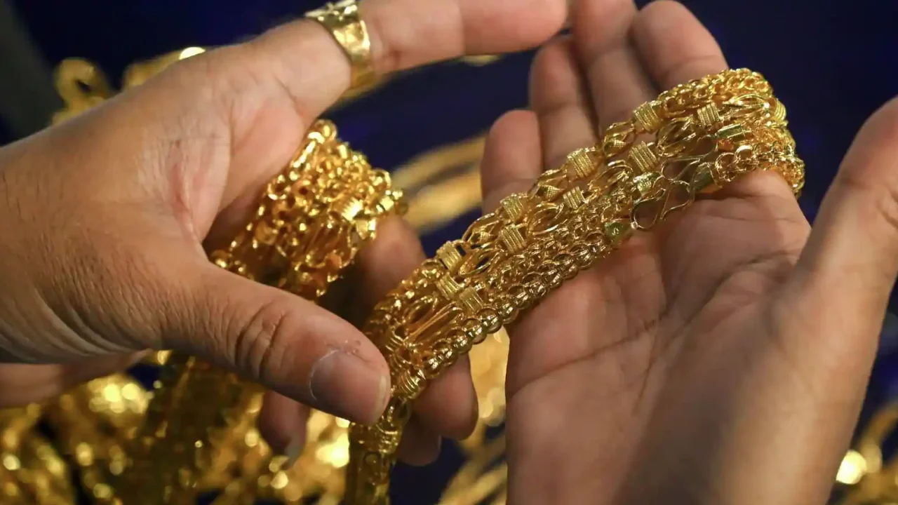 ارتفاع أسعار الذهب عيار 21 في مصر يثير المخاوف الاقتصادية