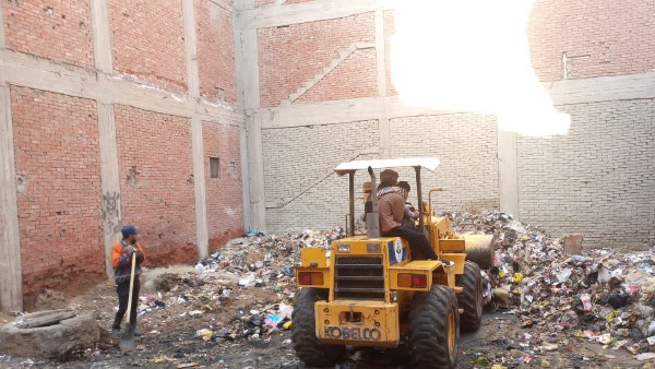 استجابة سريعة لشكاوى تراكم القمامة في العجيزي بطنطا