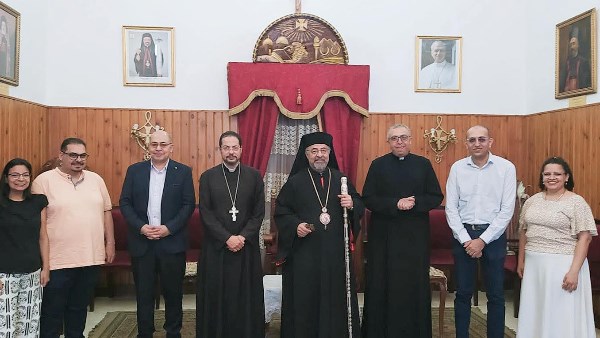 الأنبا إبراهيم إسحق يستقبل وفد التعليم المسيحي لتهنئته بعيد القيامة