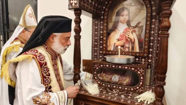 الأنبا باسيليوس يرأس قداس استقبال ذخائر القديسة تريزا الطفل يسوع