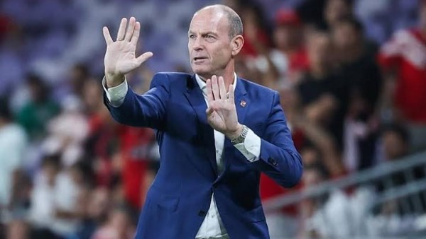 الأهلي يتمسك بتورط مؤقت قبل قمة الزمالك بعد زلزال الدفاع الجوي