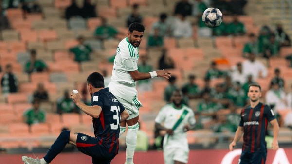 الأهلي يواصل مشواره في أبطال آسيا وسط تراجع الكبار في الكرة السعودية