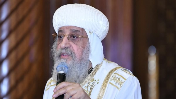 البابا تواضروس الثاني يقدم تعازيه لرئيس الوزراء في وفاة والده