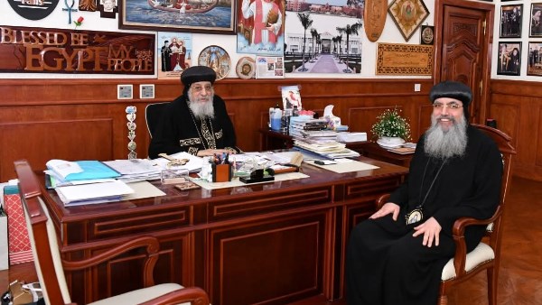 البابا تواضروس يستقبل الأنبا مارك لمناقشة قضايا رعوية في فرنسا