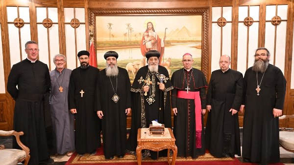 البابا تواضروس يستقبل وفدًا من الكنائس الفرنسية لتعزيز العلاقات مع المسلمين والمسيحيين في مصر
