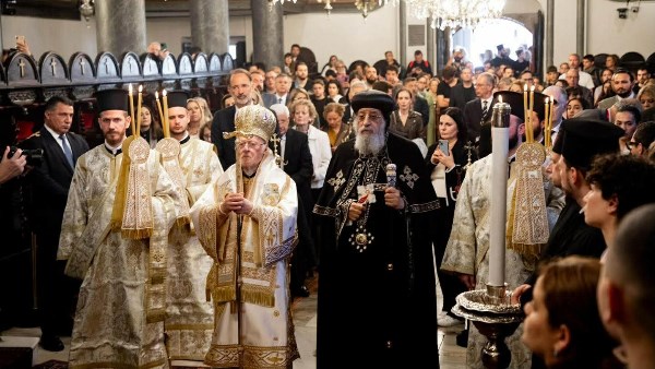 البابا تواضروس يشارك في القداس البطريركي بمقر القسطنطينية