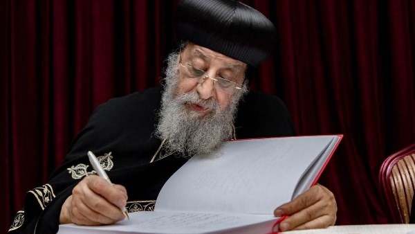 البابا تواضروس يكتب رسالة مؤثرة بخط اليد في الكنيسة السريانية بإسطنبول