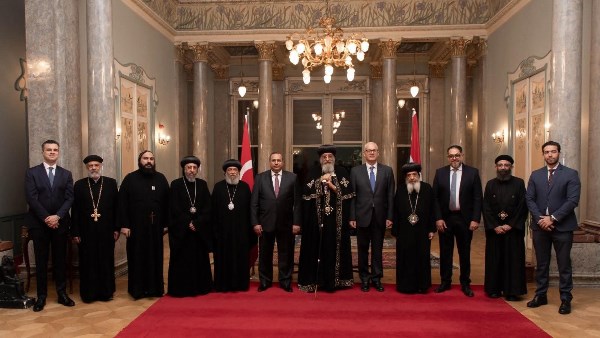 البابا تواضروس يلتقي السفير المصري في قنصلية إسطنبول