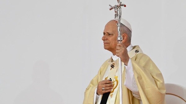 البابا لاون في أنجولا: دعوة لتضميد جراح الماضي وبناء المستقبل