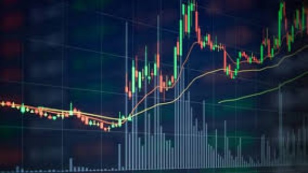 البورصة المصرية تربح 31 مليار جنيه وسط سيطرة اللون الأخضر في الأسواق العربية