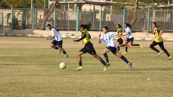 التعادل الإيجابي ينهي مباراة المقاولون العرب وبيراميدز في دوري النساء