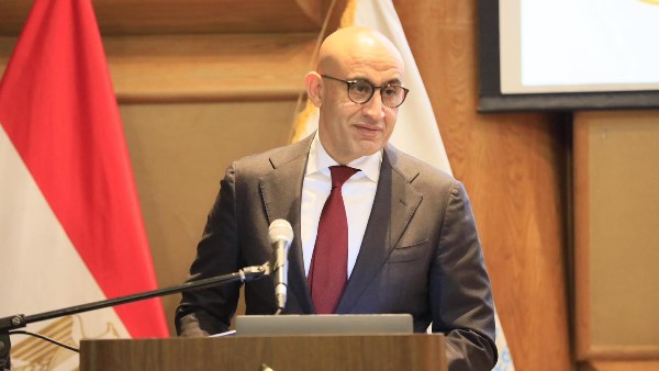 التعليم تبحث تطبيق التصحيح الإلكتروني في امتحانات الدبلومات الفنية