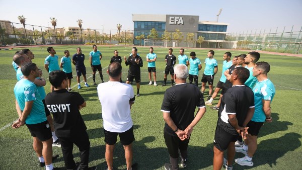 الحكام يستعدون لجولات الحسم في الدوري بتأهيل مكثف