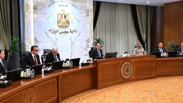 الحكومة توافق على إنشاء شركة لمشروعات التكريك في قناة السويس