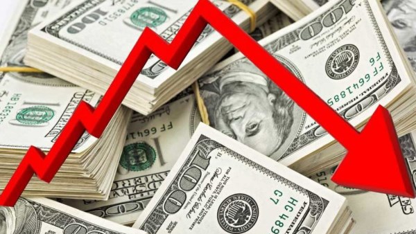 الدولار يتراجع أمام الجنيه هل ينخفض لأقل من 50 جنيها؟