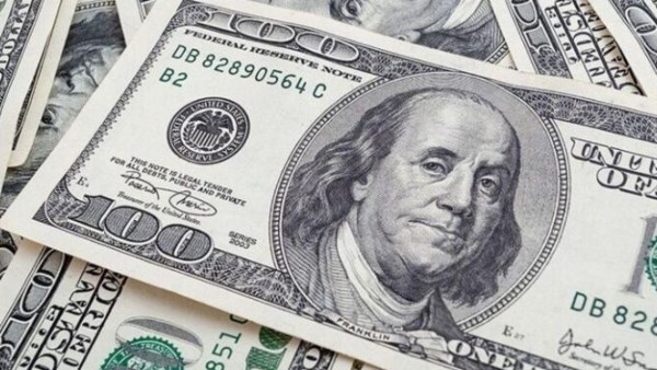 الدولار يسجل 53.09 جنيه في 10 بنوك مع استقرار في سوق الصرف