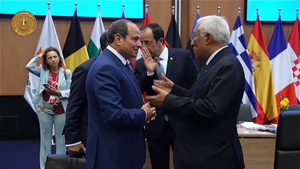 الرئيس السيسي يلتقي قادة في الاجتماع التشاوري