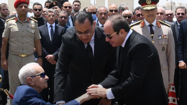 السيسي يشارك في جنازة والد الدكتور مصطفى مدبولي
