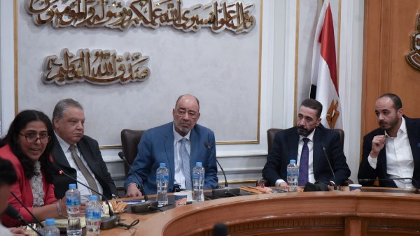 الشراء الموحد يلغي أوامر توريد المستلزمات الطبية القديمة ويسرع سداد المستحقات