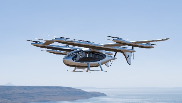 الصين تكشف عن أول طائرة كهربائية عمودية في عرض بكين 2026