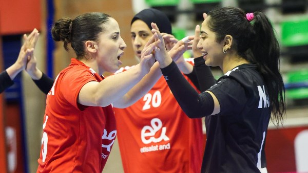 الفرق المتأهلة لنصف نهائي بطولة أفريقيا لسيدات الكرة الطائرة