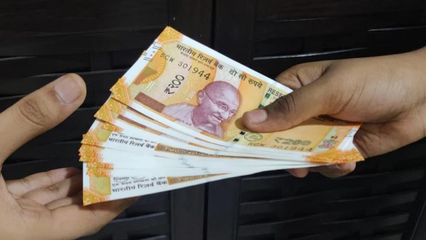 المركزي الهندي يخفف قيود التداول لدعم الروبية