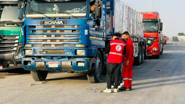 الهلال الأحمر المصري يستقبل 36 دفعة من المصابين الفلسطينيين ويقدم 5,590 طن مساعدات