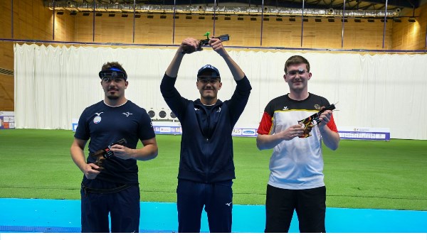 الهند تحطم الرقم القياسي العالمي في بندقية 10 متر للرماية للناشئين