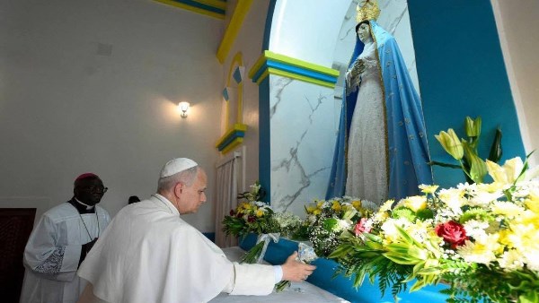 بابا الفاتيكان: المحبة تنتصر على الحرب من مزار “ماما موكسيما”