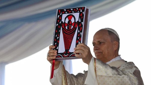 بابا الفاتيكان يدعو في الكاميرون للعدالة والسلام