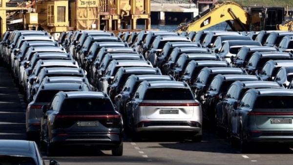 بورش تطلق سيارة كهربائية جديدة وBYD تكشف عن فورمولا X