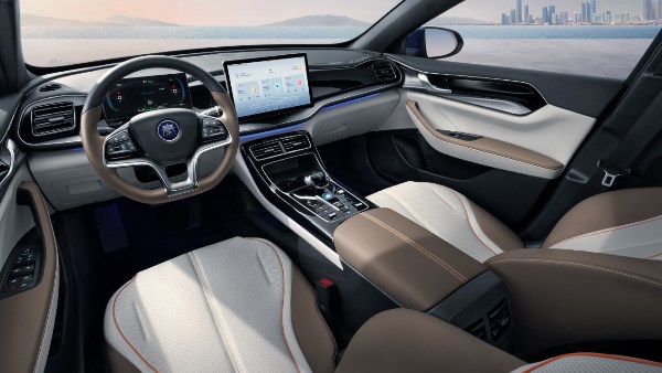 بي واي دي تشين بلس 2026: السعر والمواصفات في السعودية