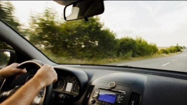 تجنب هذه العادات الخاطئة أثناء قيادة السيارة
