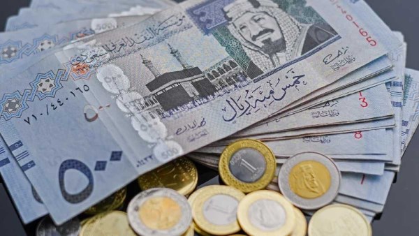 تحركات جديدة للريال السعودي في 12 بنكاً مع اقتراب موسم الحج