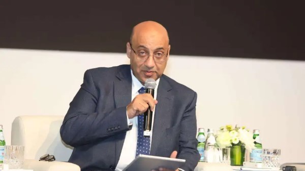 تدريس البرمجة وتوزيع التابلت لطلاب التعليم الفني العام المقبل