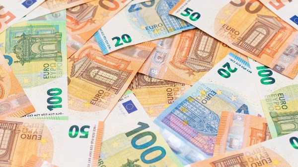 تراجع مفاجئ لليورو في البنوك بعد ارتفاعات متتالية