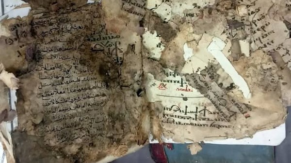 تسليم مخطوط قطاماروس بعد ترميمه في آثار عين شمس