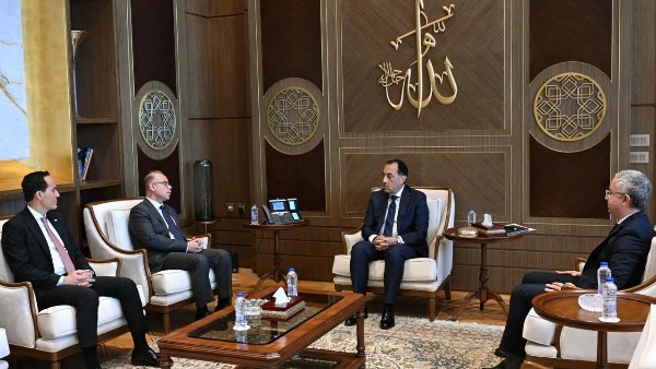 تعيين محمد عوض رئيسًا لهيئة الاستثمار وإيمان منصور نائبًا